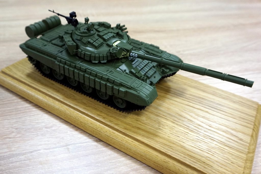 Танк Т-72Б 1/35